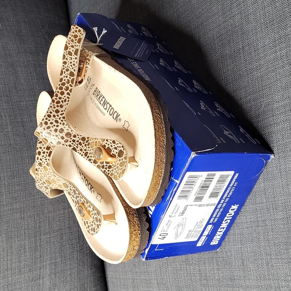 Pebbled Bronze Gizeh Sandals size 9 NEW